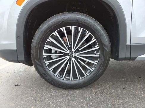 Used 2025 Volkswagen Tiguan S image 24