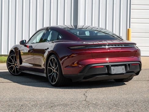 Used 2022 Porsche Taycan 4S image 3
