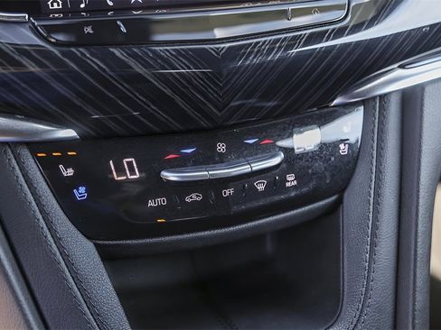 Certified 2025 Cadillac XT6 Premium Luxury image 19