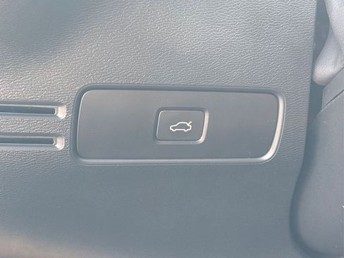 Used 2023 Volvo C40 P8 Recharge Ultimate image 31