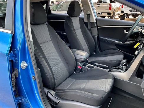 Used 2017 Hyundai Elantra GT image 8