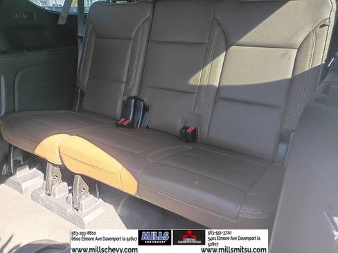 Used 2022 Chevrolet Suburban High Country w/ Premium Package image 12