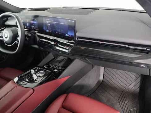 Used 2025 BMW 530i w/ Premium Package RWD image 8