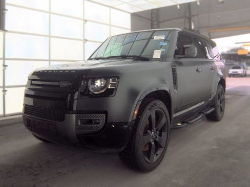 Used 2025 Land Rover Defender 130 V8 AWD/4WD image 2