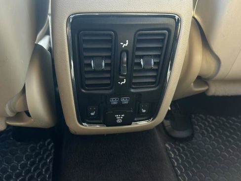 Used 2015 Jeep Grand Cherokee Limited w/ Luxury Group II AWD/4WD image 11