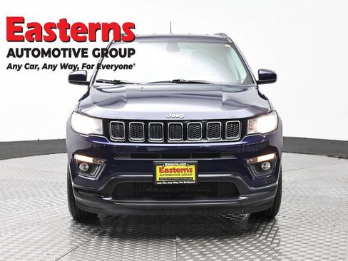 Used 2019 Jeep Compass Latitude FWD image 2