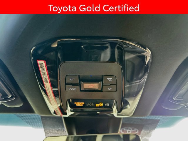 Used 2024 Toyota Venza XLE AWD/4WD image 35
