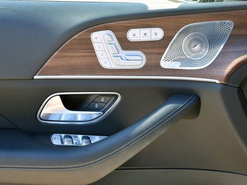 Used 2025 Mercedes-Benz GLS 450 4MATIC image 13