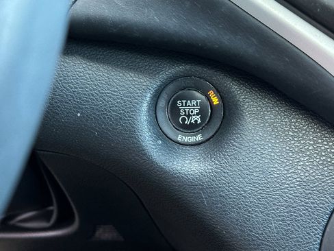 Used 2016 Jeep Cherokee Overland w/ Technology Group image 21