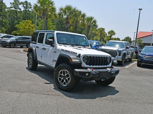 Used 2024 Jeep Wrangler Unlimited Rubicon AWD/4WD image 6
