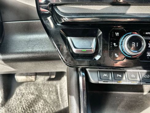 Certified 2022 GMC Sierra 1500 AT4 w/ AT4 Premium Package image 17