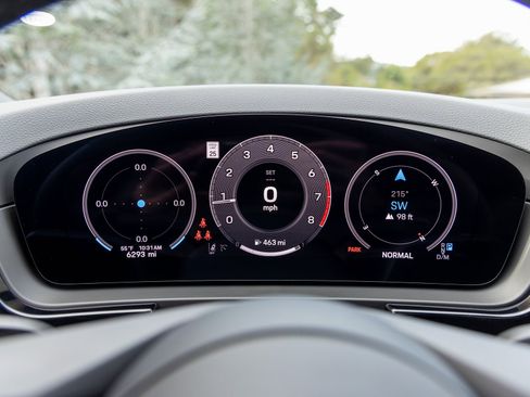 Certified 2025 Porsche Cayenne Coupe image 33