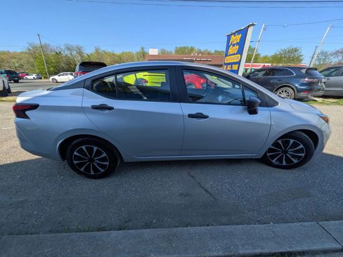 Used 2025 Nissan Versa S FWD image 7