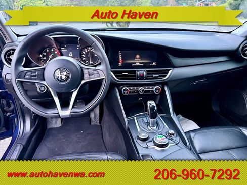 Used 2017 Alfa Romeo Giulia AWD image 8