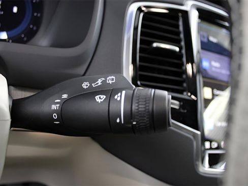 New 2025 Volvo XC90 B6 Plus w/ Protection Package Premier image 33