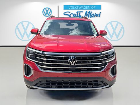 Used 2024 Volkswagen Atlas SE w/ Panoramic Sunroof Package FWD image 2