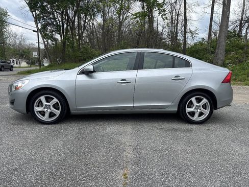 Used 2013 Volvo S60 T5 FWD image 2