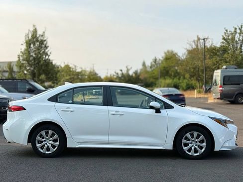 Used 2023 Toyota Corolla LE w/ Carpet Mat Package (TMS) FWD image 6