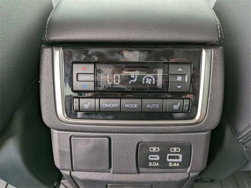 New 2025 Subaru Ascent Limited image 16