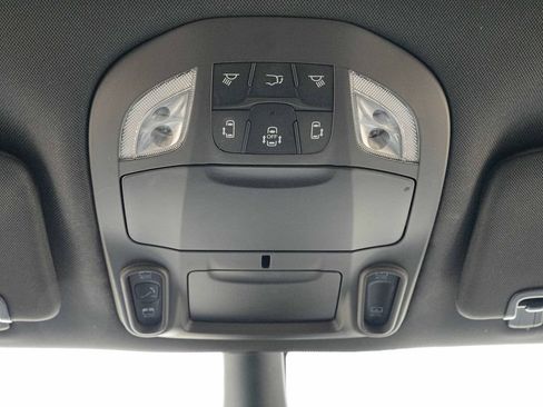 Used 2025 Chrysler Pacifica Limited FWD image 36