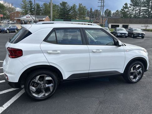 Certified 2024 Hyundai Venue SEL image 7