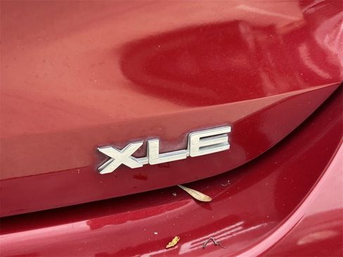 Used 2020 Toyota Highlander XLE image 14