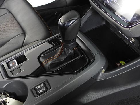Certified 2024 Subaru Crosstrek 2.5i Limited w/ Crosstrek Mirror Package AWD/4WD image 15