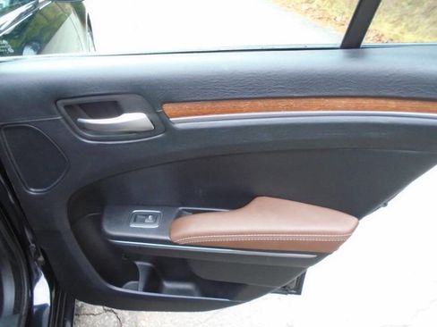 Used 2013 Chrysler 300 C w/ Harman Kardon Audio Group image 24
