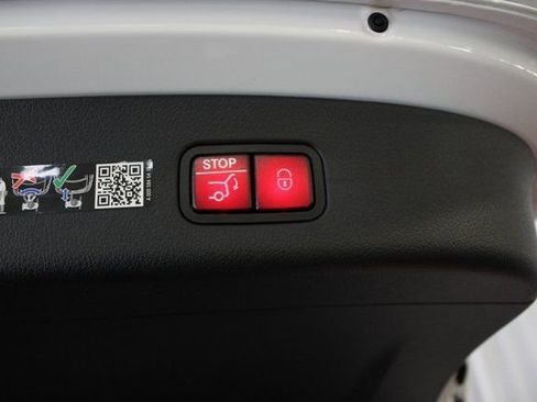 New 2025 Mercedes-Benz GLC 350e 4MATIC image 8