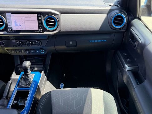 Used 2020 Toyota Tacoma TRD Sport w/ Technology Package RWD image 11