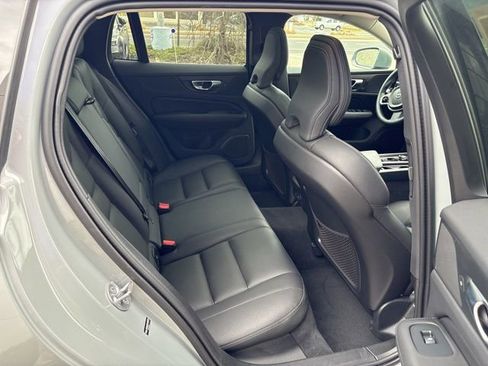 Used 2025 Volvo V60 B5 Cross Country Plus image 14