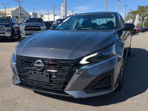 Used 2024 Nissan Altima 2.5 SV image 9