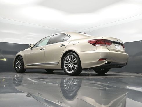 Used 2016 Lexus LS 460 w/ Comfort Package RWD image 37