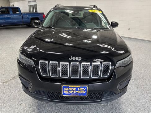 Used 2022 Jeep Cherokee Latitude Lux w/ Sun & Sound Group AWD/4WD image 2