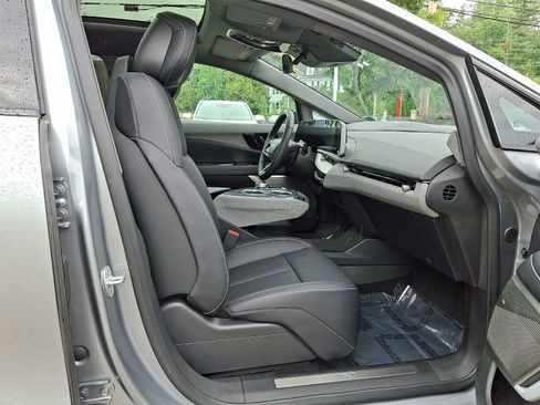 Certified 2025 Cadillac Optiq Sport 2 w/ LPO, Floor Liner Package AWD/4WD image 20