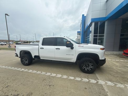 Used 2024 Chevrolet Silverado 2500 Custom w/ Custom Value Package AWD/4WD image 4
