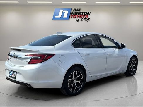 Used 2017 Buick Regal Sport Touring FWD image 5