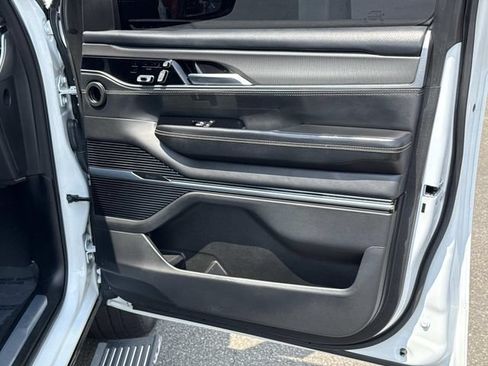 Used 2023 Jeep Grand Wagoneer Series II AWD/4WD image 8