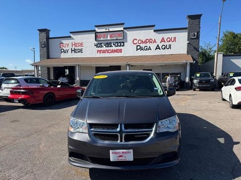 Used 2019 Dodge Grand Caravan SE w/ UConnect Hands-Free Group FWD image 2
