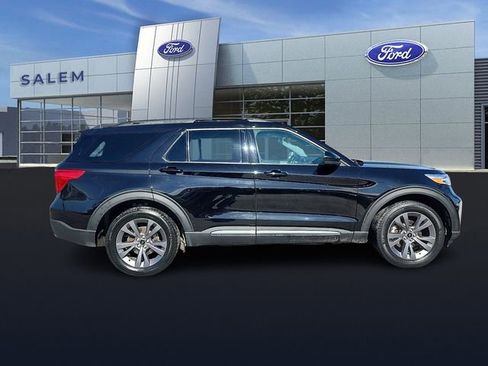Certified 2023 Ford Explorer XLT w/ Equipment Group 202A AWD/4WD image 3