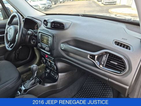 Used 2016 Jeep Renegade Latitude AWD/4WD image 30