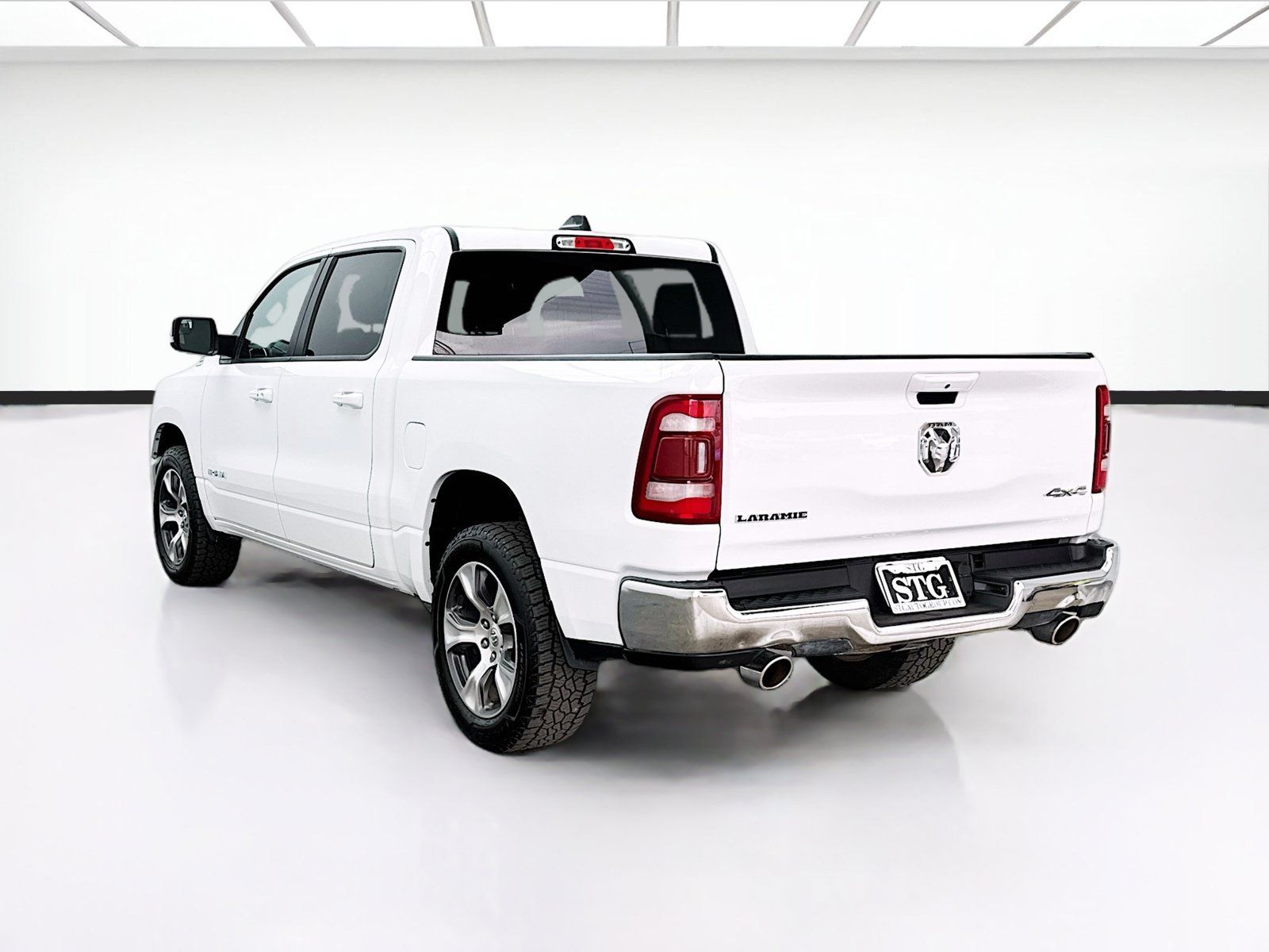 Used 2024 RAM 1500 Laramie AWD/4WD image 6
