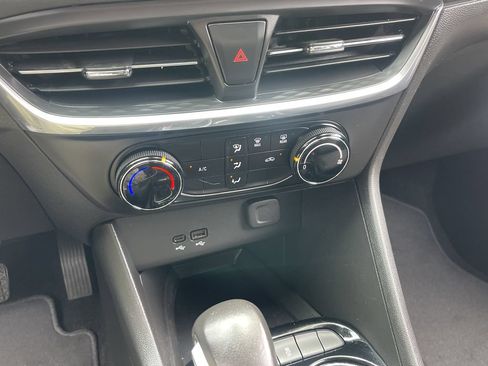 Used 2024 Buick Encore GX Preferred FWD image 17