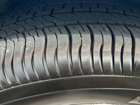 Used 2012 Nissan Frontier SL w/ Moonroof Pkg image 34