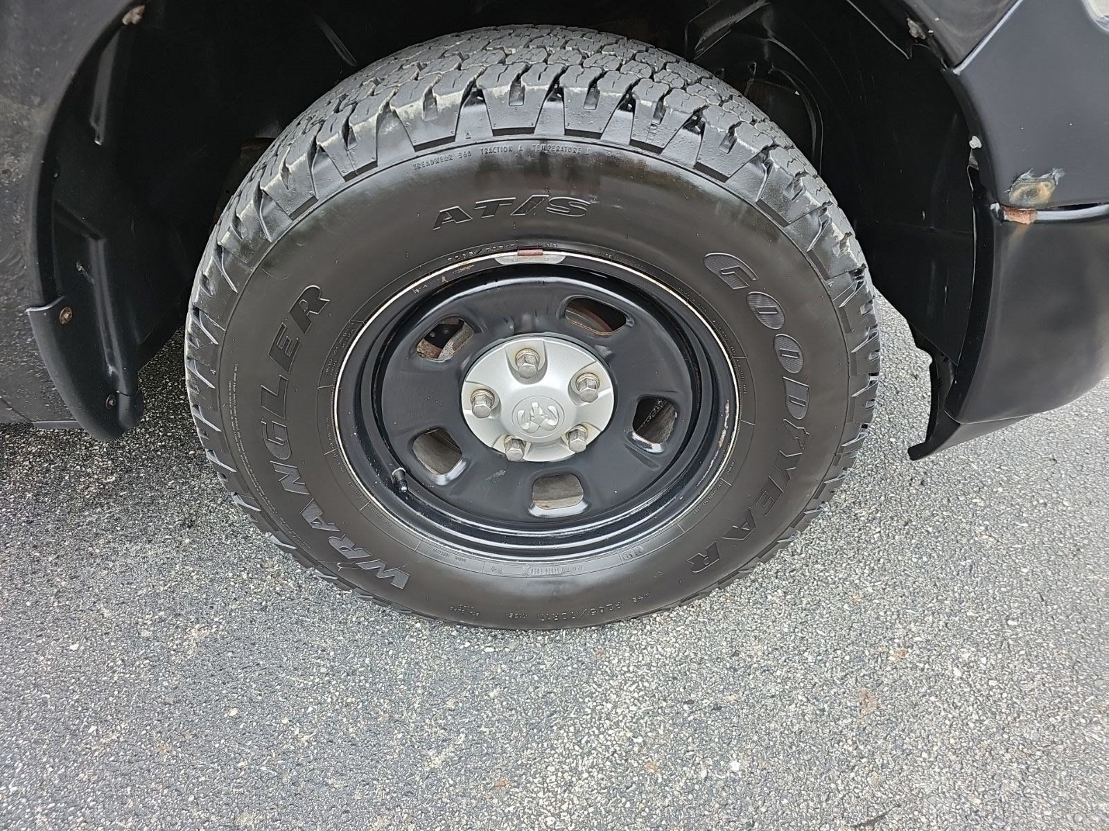 Used 2016 RAM 1500 4x4 Crew Cab image 10