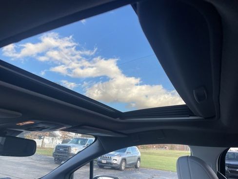 Used 2022 Toyota Sienna XSE image 9