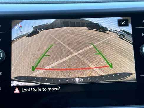 Used 2024 Volkswagen Taos SE image 13