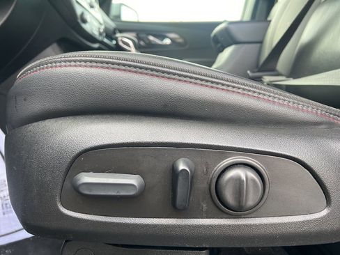 Used 2023 Chevrolet Traverse RS image 9