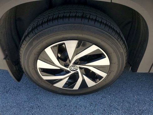 Used 2025 Volkswagen Tiguan S FWD image 9