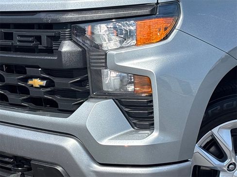 Used 2024 Chevrolet Silverado 1500 Custom image 3